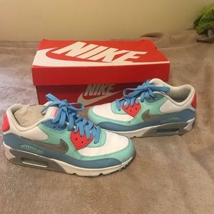 Youth/ Women Nike Air Max size 4.5y 6w